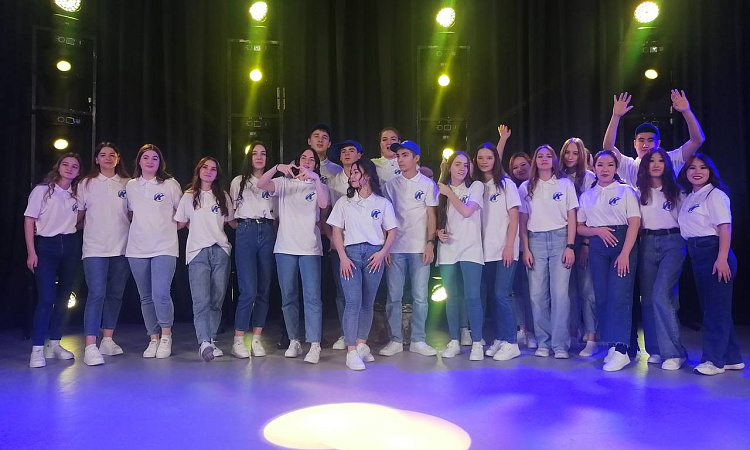 На активистах мир стоит...