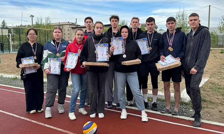 В ЗабИЖТ состоялись соревнования по пляжному волейболу