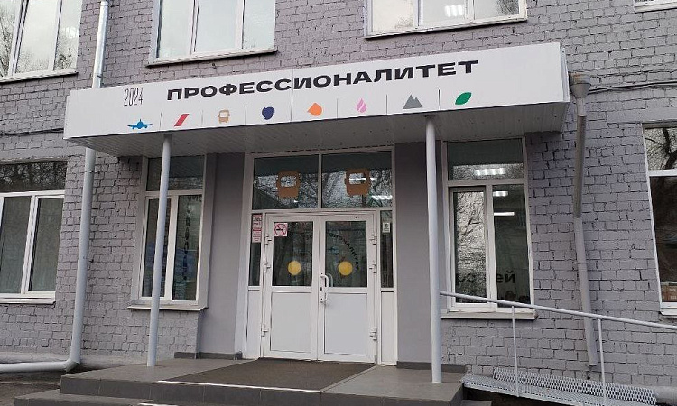 Сегодня Сибирский колледж транспорта и строительства ИрГУПС с рабочим визитом посетили Иркутский транспортный прокурор Мехедов Роман Андреевич и заместитель транспортного прокурора Крутенко Светлана Евгеньевна.