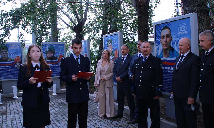 На аллее Героев ЧТЖТ открыты стенды памяти трех выпускников