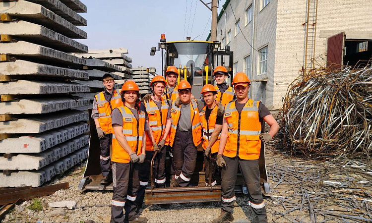 Летний трудовой семестр у студентов ЧТЖТ проходит на Забайкальской магистрали